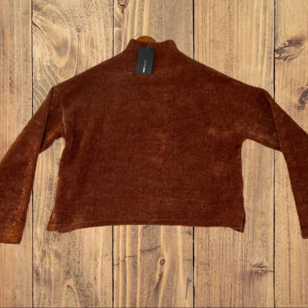 Fashion Nova Cropped Rust Color Shoulder Zip Chenille Sweater - Picture 4 of 7